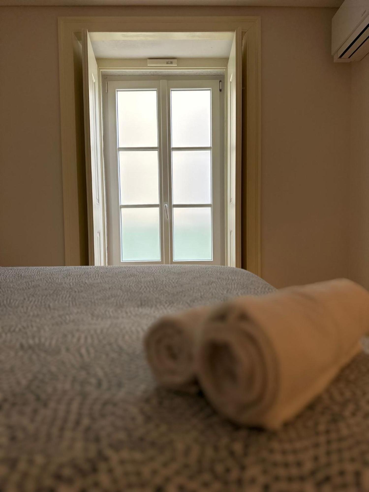 Central Bedroom In Shared House In Chiado - Historic Center Of Lisboa Eksteriør billede