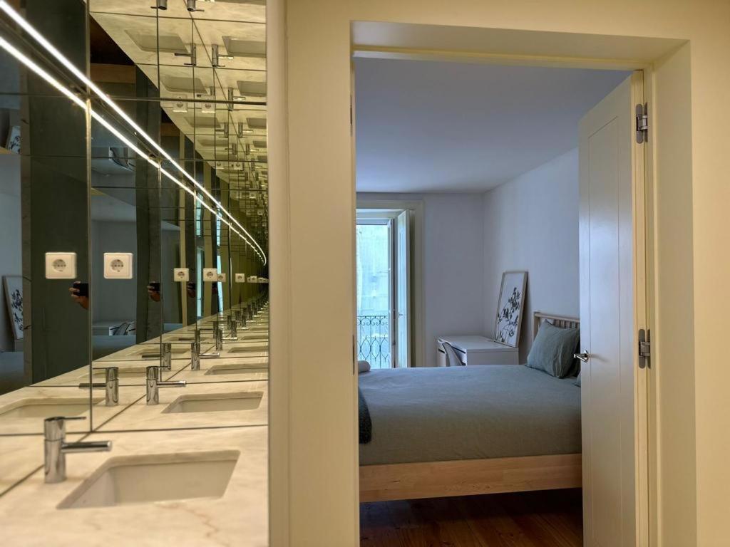 Central Bedroom In Shared House In Chiado - Historic Center Of Lisboa Eksteriør billede